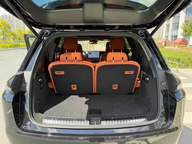 Li Auto L8 — Фото автомобиля 12