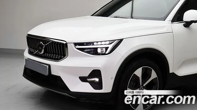 Volvo XC40 — Фото автомобиля 17