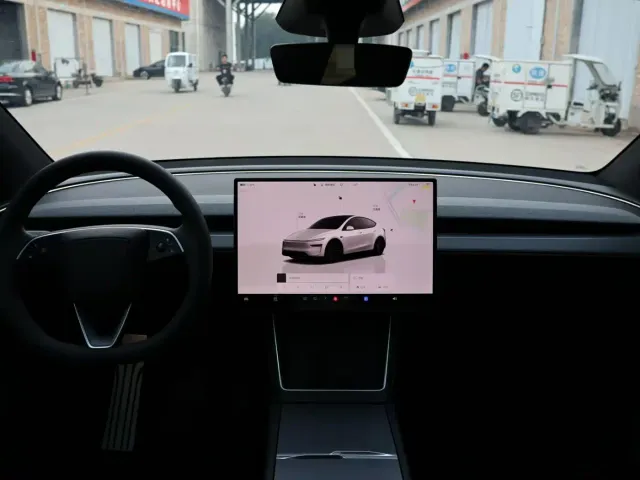 Tesla Model Y — Фото автомобиля 8