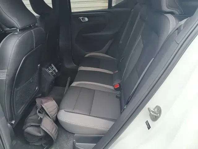 Volvo XC40 — Фото автомобиля 16