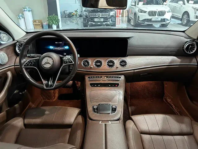 Mercedes-Benz E-Class — Фото автомобиля 8