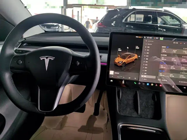 Tesla Model Y — Фото автомобиля 9