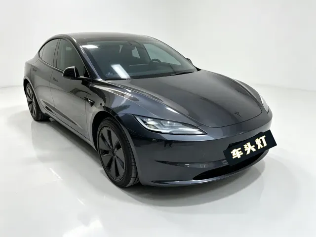 Tesla Model 3 — Фото автомобиля 3