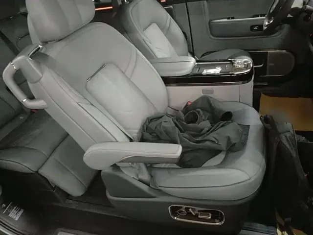 Zeekr Mix — Фото автомобиля 24
