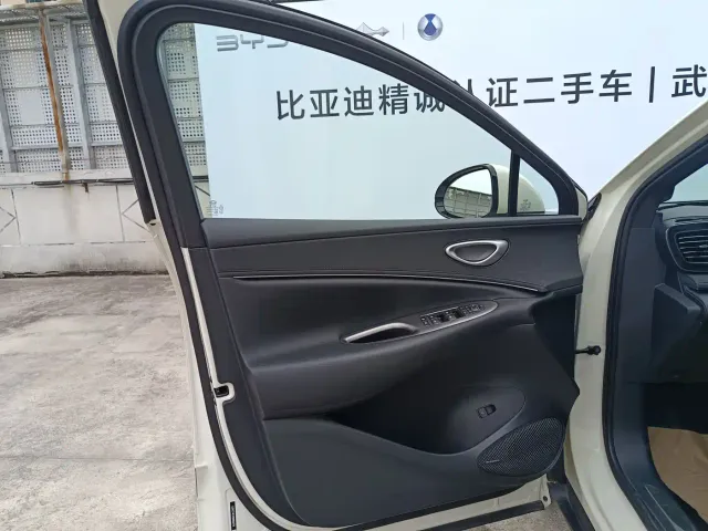 BYD Sealion 06 — Фото автомобиля 10
