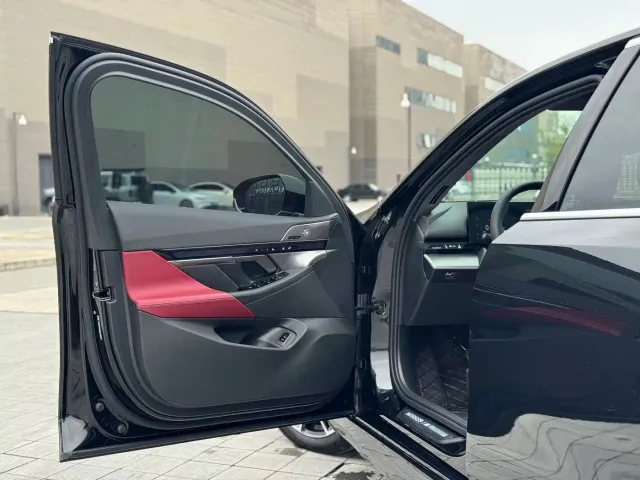 BMW 5 Series — Фото автомобиля 12