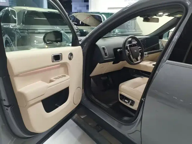 Li Auto L7 — Фото автомобиля 15