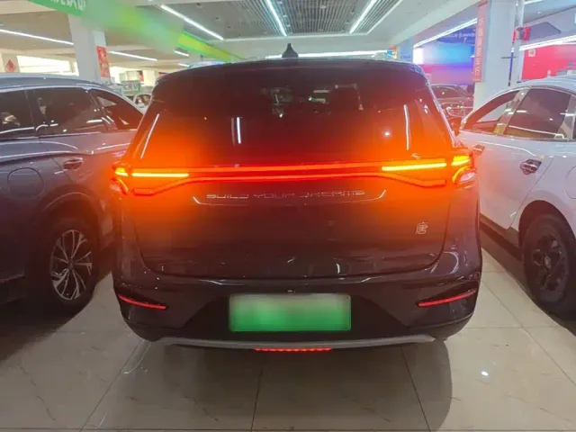 BYD Tang — Фото автомобиля 5