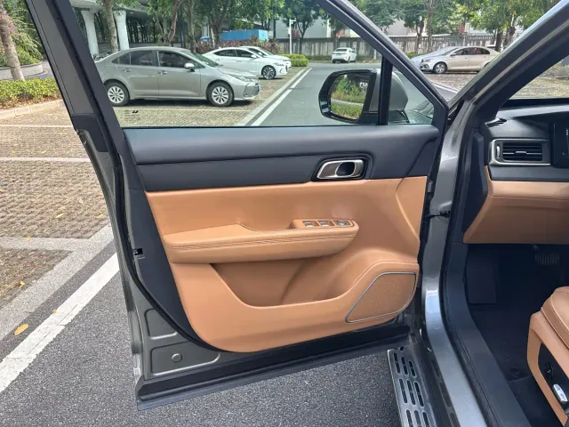 Li Auto ONE — Фото автомобиля 10