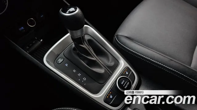 Hyundai Venue — Фото автомобиля 9