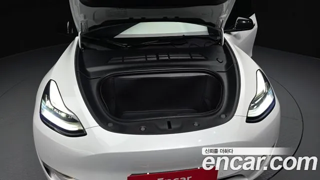 Tesla Model Y — Фото автомобиля 6