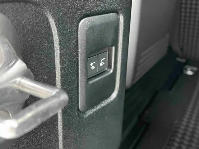 Land Rover Defender — Фото автомобиля 22