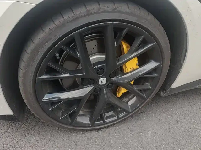 Xiaomi SU7 — Фото автомобиля 22