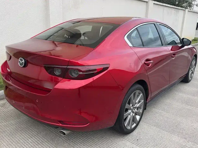 Mazda Axela — Фото автомобиля 10