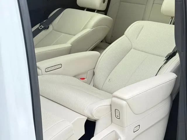 Li Auto MEGA — Фото автомобиля 9