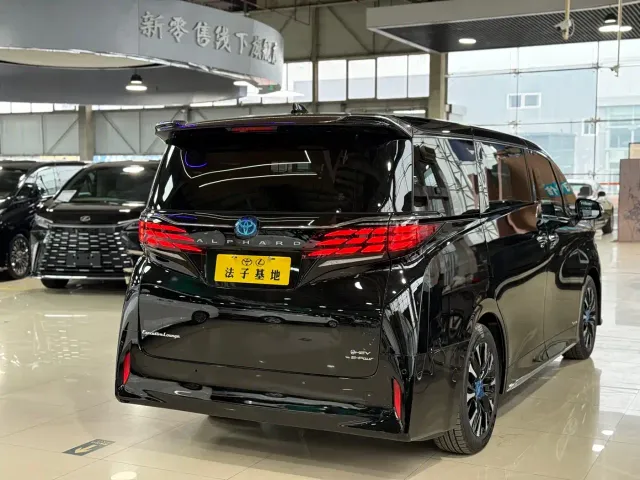 Toyota Alphard — Фото автомобиля 26