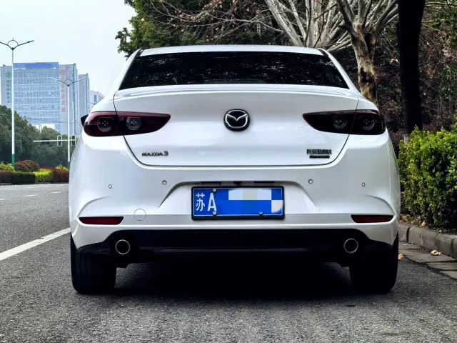 Mazda Axela — Фото автомобиля 5