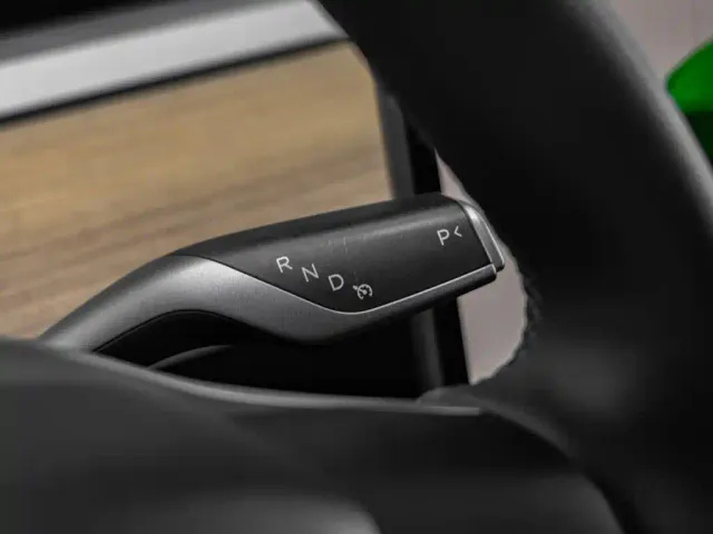 Tesla Model Y — Фото автомобиля 10