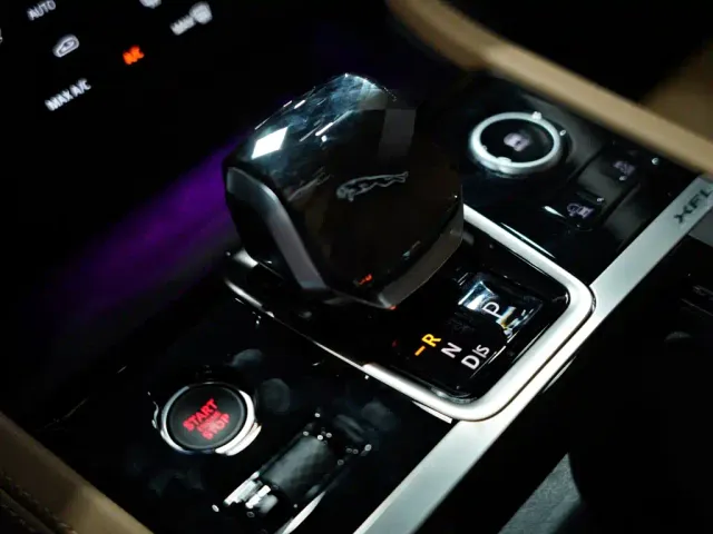Jaguar XFL — Фото автомобиля 14
