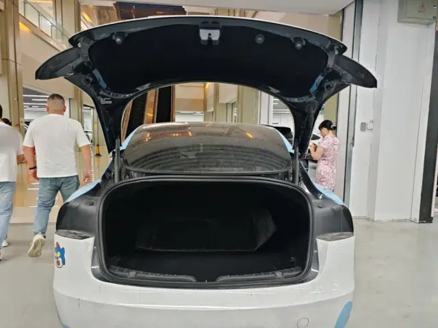 Tesla Model 3 2023 Rear-Wheel Drive — Фото автомобиля 18