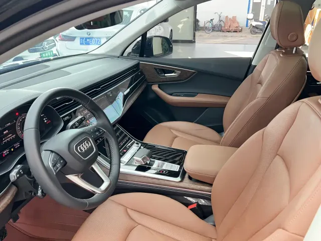 Audi Q7 — Фото автомобиля 16