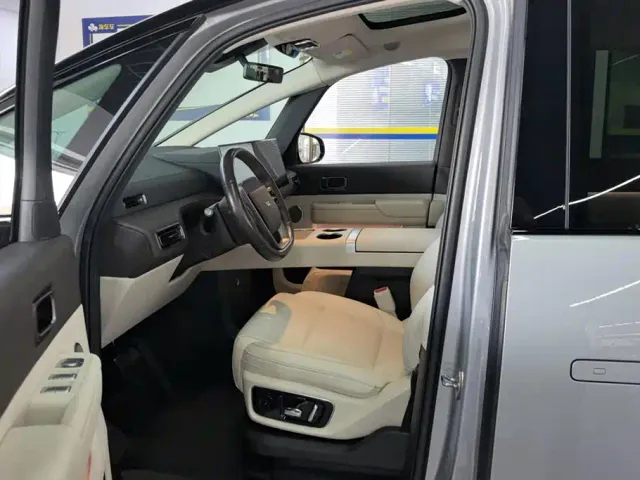 Li Auto MEGA — Фото автомобиля 9