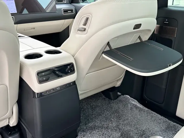 Li Auto MEGA — Фото автомобиля 16