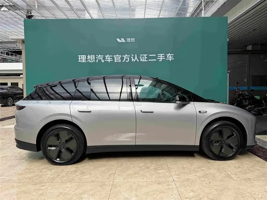 Li Auto Li Auto i6 2025 2WD Base Model — Фото автомобиля 3