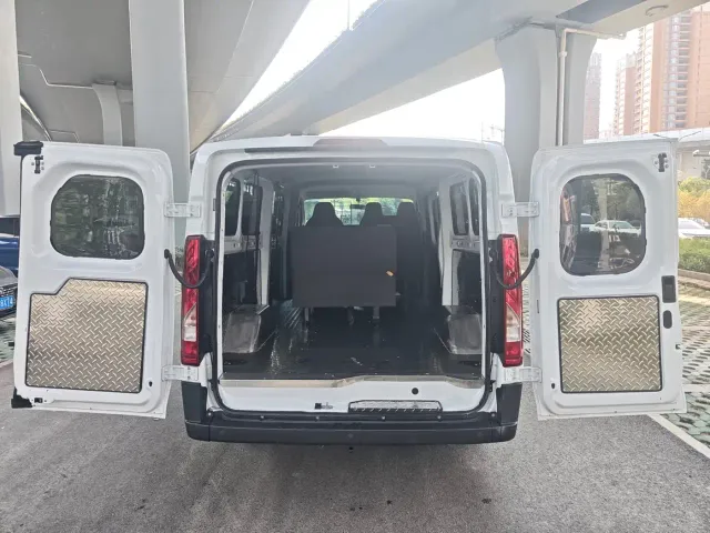 JMC E-Fushun — Фото автомобиля 12