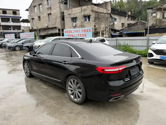 Ford Taurus — Фото автомобиля 3