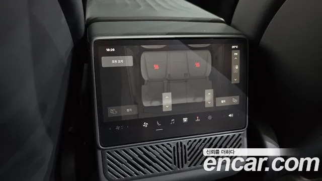Tesla Model Y — Фото автомобиля 25