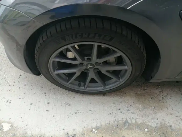 Tesla Model 3 — Фото автомобиля 22