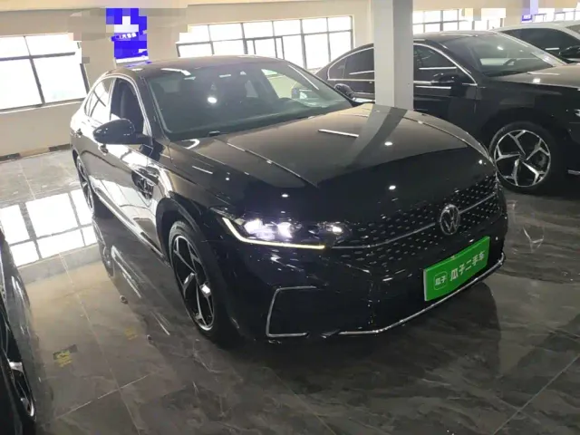 Volkswagen Passat — Фото автомобиля 3