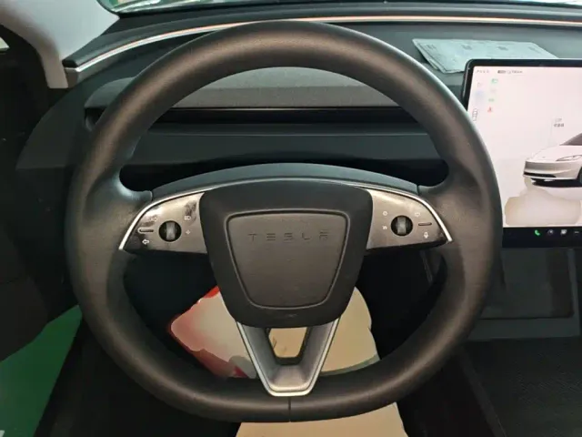 Tesla Model 3 2023 Rear-Wheel Drive — Фото автомобиля 10