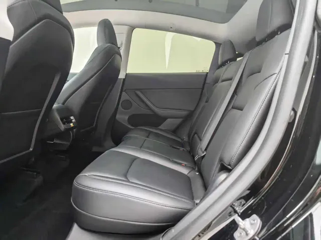 Tesla Model Y — Фото автомобиля 7