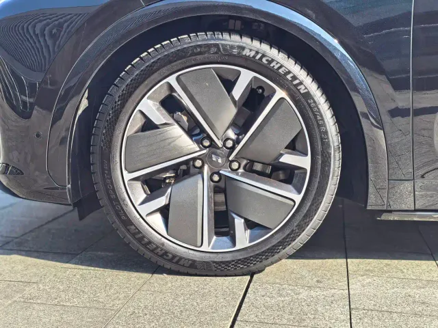 Li Auto L7 — Фото автомобиля 6