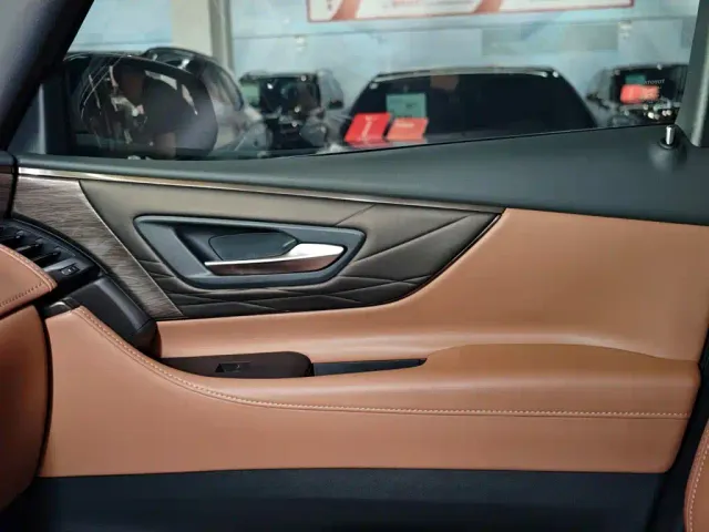 Toyota Alphard — Фото автомобиля 23