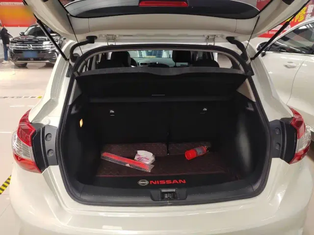 Nissan Tiida — Фото автомобиля 14