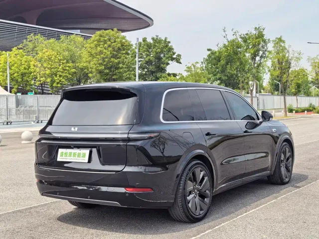 Li Auto L9 — Фото автомобиля 19