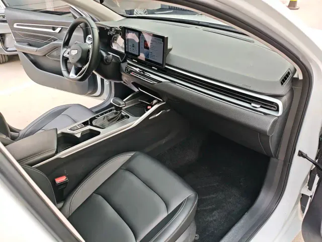 Geely Emgrand — Фото автомобиля 9