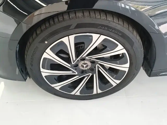Mercedes-Benz E-Class — Фото автомобиля 22