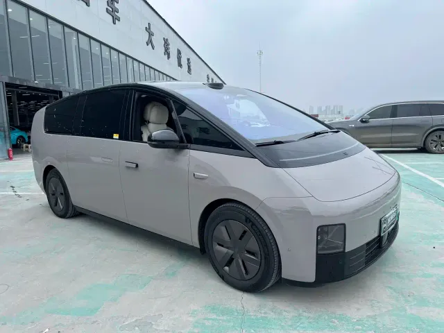 Li Auto MEGA — Фото автомобиля 3
