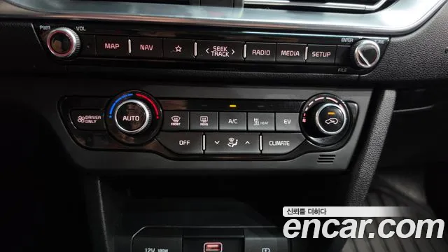 Kia Niro — Фото автомобиля 30