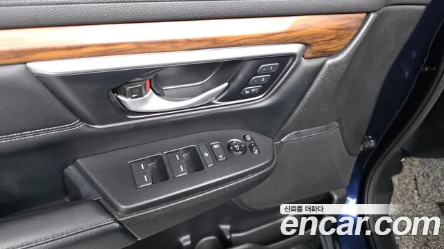 Honda CR-V CR-V 5-е поколение 2.0 гибрид Touring 4WD — Фото автомобиля 24