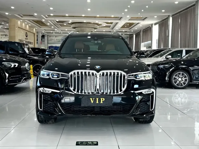 BMW X7 — Фото автомобиля 3
