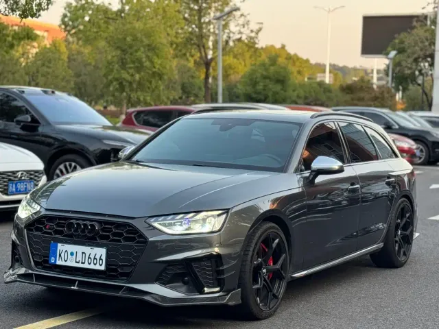 Фотография автомобиля — Audi S4