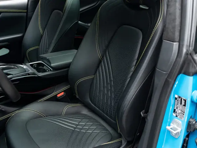 Aston Martin DBX — Фото автомобиля 12