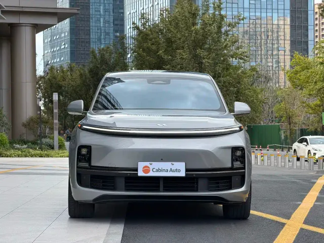 Li Auto L8 — Фото автомобиля 2