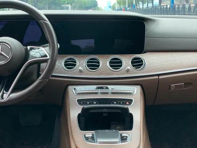 Mercedes-Benz E-Class — Фото автомобиля 19