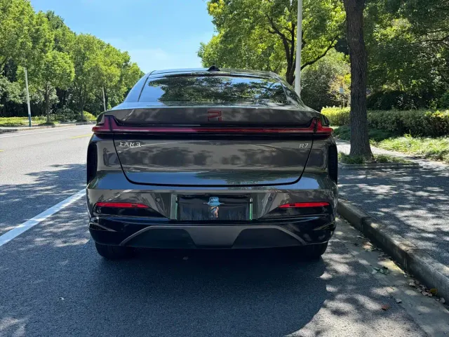 Roewe Feifan R7 2022 Standard Premium Edition — Фото автомобиля 15